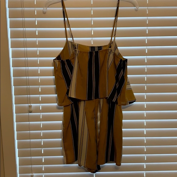 NWOT Romper! - Picture 2 of 3